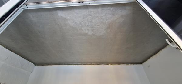 Tratamiento perimetral en zócalos, vista detalle